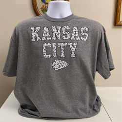 Chiefs Design T-Shirt, Gildan Size XL, NEW  (item 208)