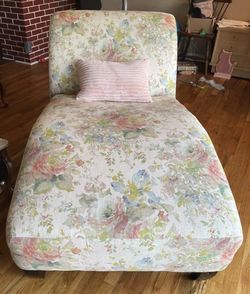 Floral Chaise Lounge Chair (gently used) - Pickup in Waco