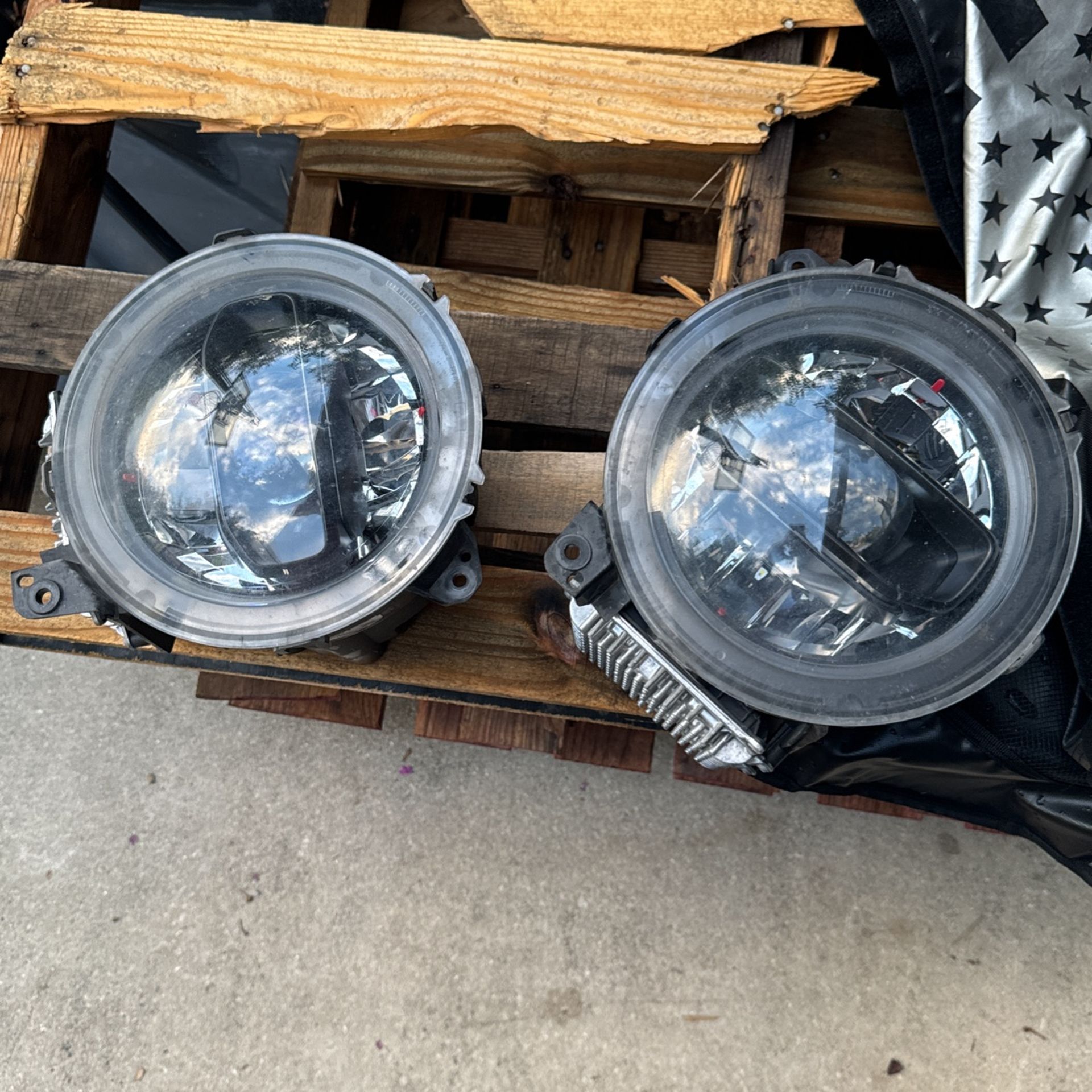 2023 Jeep JL 4xe Stock Headlights