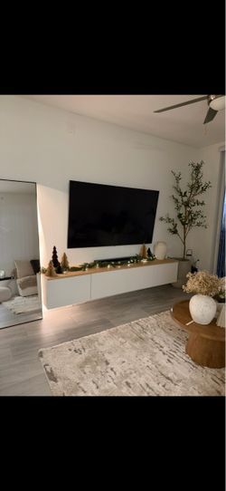 Mesa de TV blanca