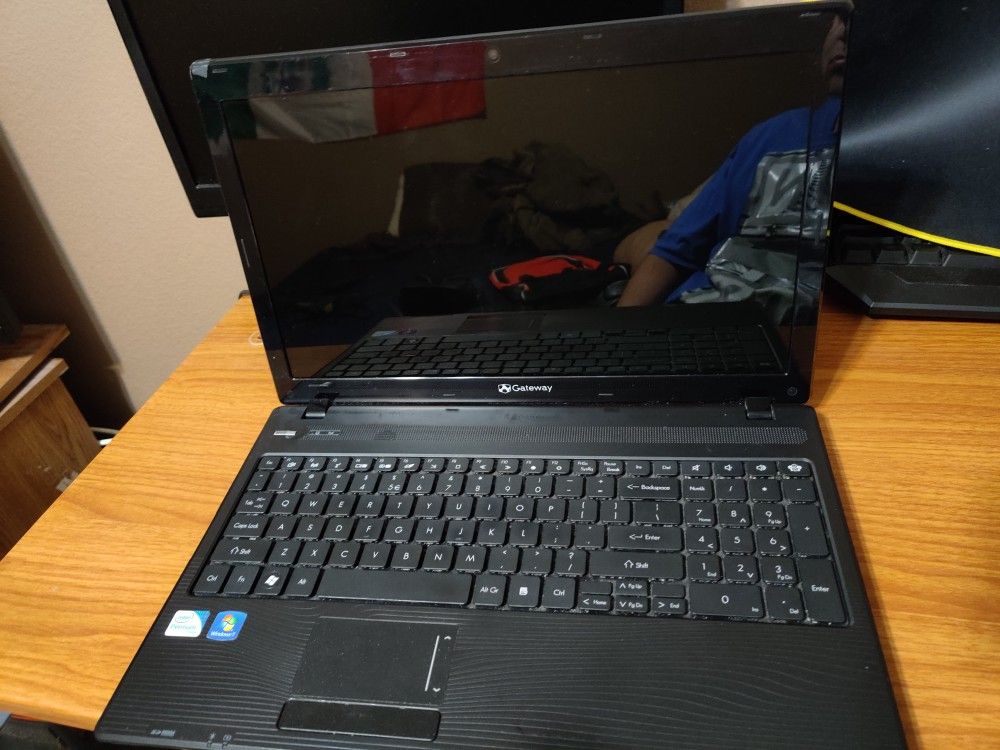 Old Toshiba laptop(needs a harddrive)