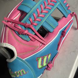 Wilson A2000 11.75” Baseball Glove Pink