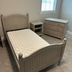Bedroom Furniture Set
