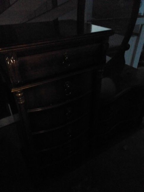 Dresser 