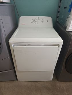 Hotpoint White Gas Dryer New
