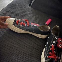 SIZE 8 CONVERSE PLAYS