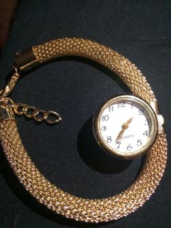 Interchangeable charm bracelet with working watch snap charm