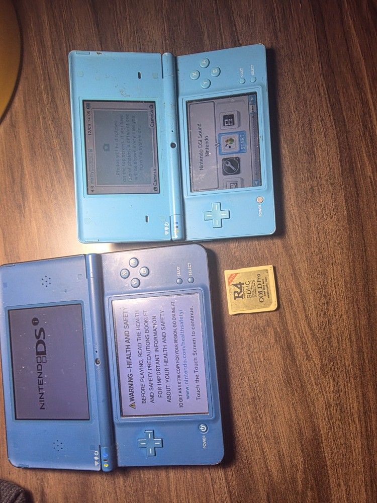 3ds XL And 3Ds With A Camera And R4 Card