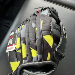 T Ball Glove- 8 Inch 