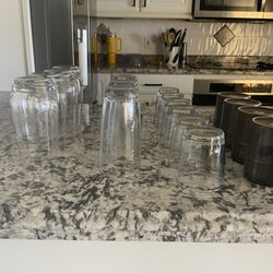 Lot of drinking glasses/cups/rocks glasses and coffee cups/mugs - Pompanon Beach