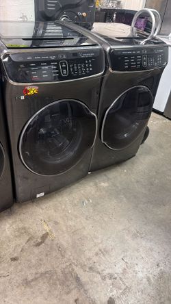 SAMSUNG BLACK FLEX 2 IN 1 JUMBO WASHER AND GAS DRYER