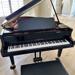 Yamaha Baby Grand Piano In Excellent Condition Going For Free 