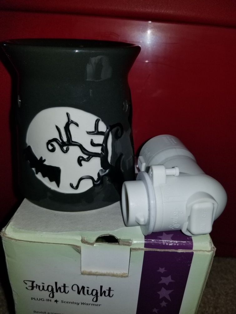 Scentsy Fright Night plug in warmer