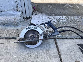 Worm Drive Skill Saw. (1st 35 Steals It)