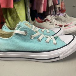 Converse Allstars Women’s Size 6