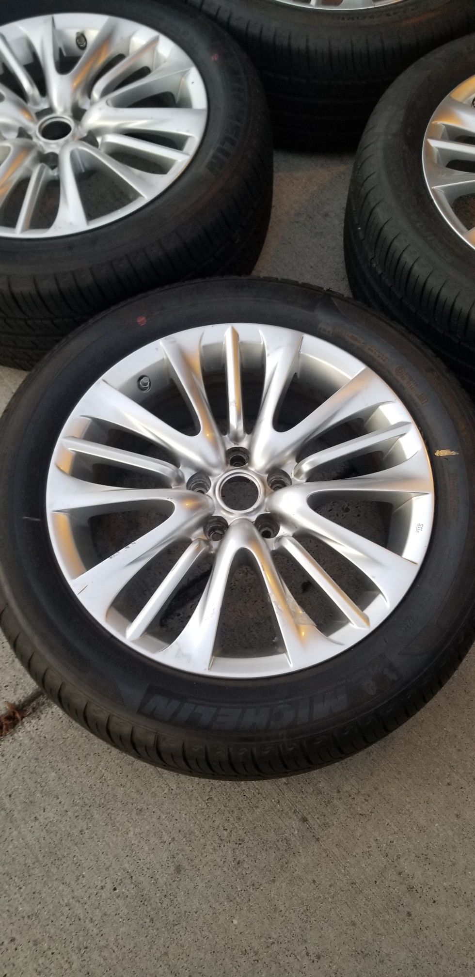 Selling 4 wheels that are in excellent condition and with tires that still have alot of tread left. The tires are 245/50/18 Michelin
