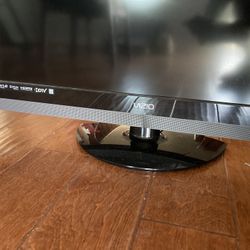 VIZIO 30” TV