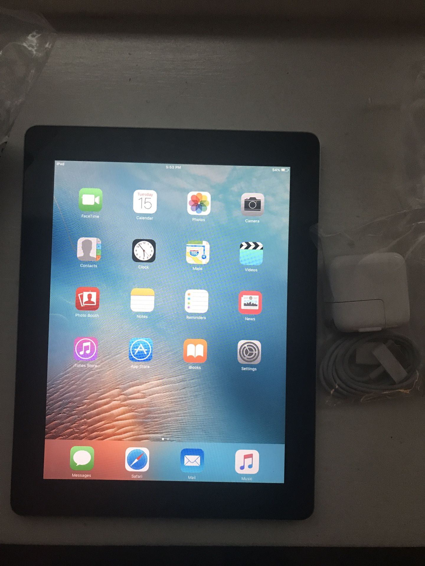 Apple iPad 2 (2nd gen) 16GB, Wi-Fi, 9.7in - Black (CA)