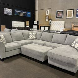 U Shape Sectional. 🚚WE DELIVER🚚