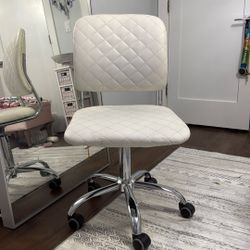 white vanity chair 