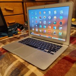 Excellent 13 inch Apple Macbook Air Laptop Computer With Intel Core i5 Processor With Programs 