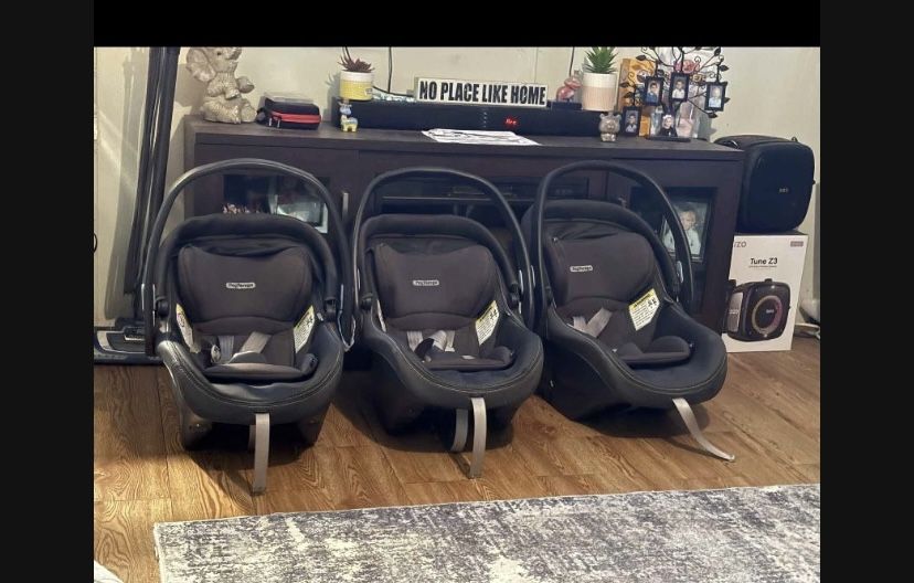stroller and carseats