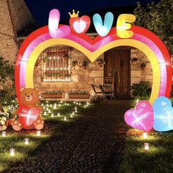 Outdoor Valentine’s Day decorations