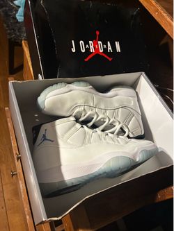 Jordan 11s size 10