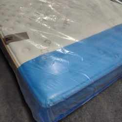QUEEN SIZE SAATVA MATTRESS AVAILABLE... FREE DELIVERY 