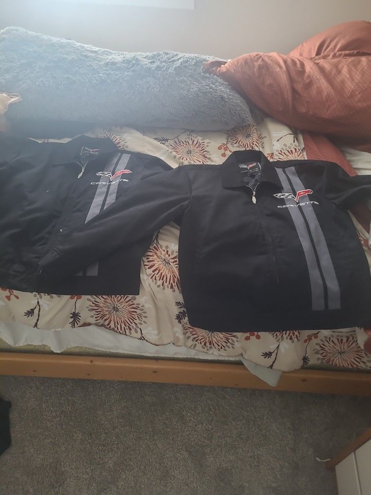 2 CORVETTE JACKETS 1 XL 1 L