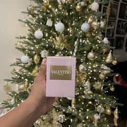 Valentino Donna Perfume 