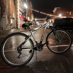 Columbia Pinnacle 8 Speed 27 Inch Bike