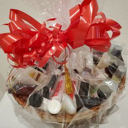 Gift Basket With 30 Beauty & Health Sample Products