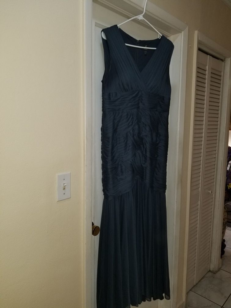 Dress- wedding occasion. Gray.