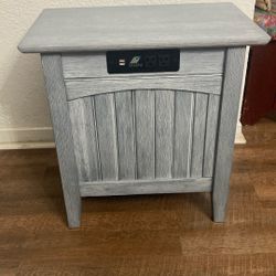 Atlantic Nantucket End Table w/built-in charging ports