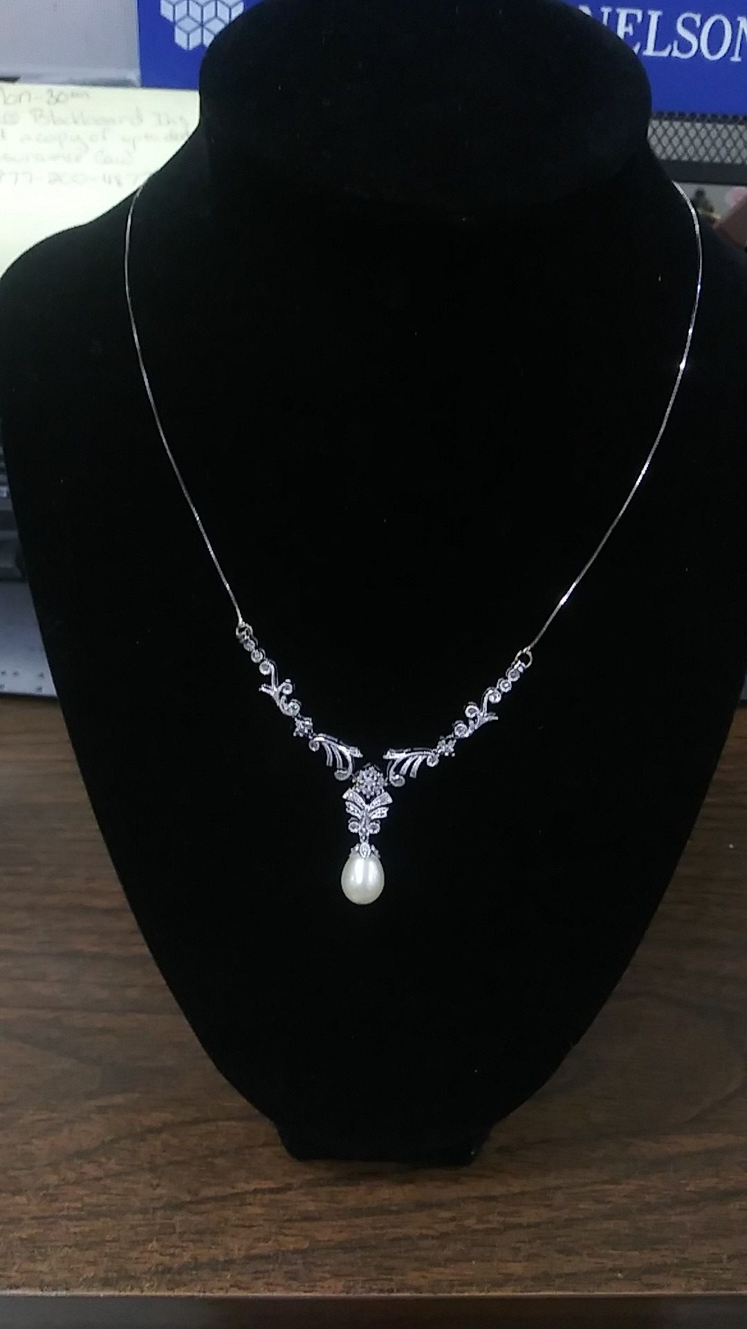 Pearl necklace white gold set with diamonds