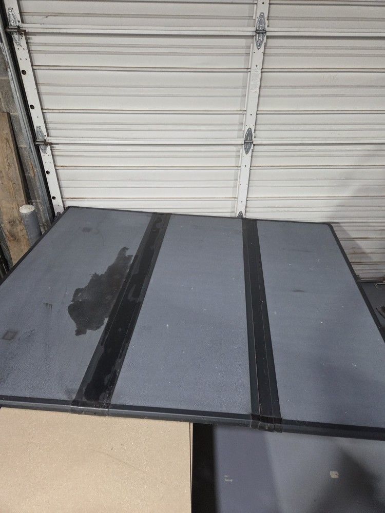 Hard Tri-fold Bed Cover