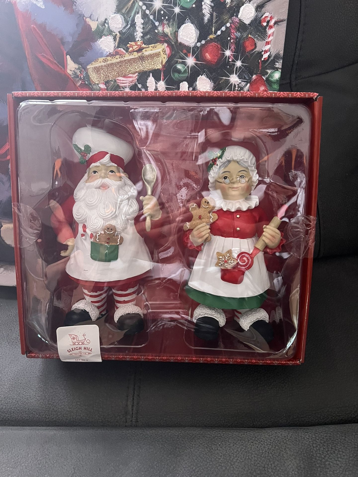 GINGERBREAD SANTA & MRS CLAUS