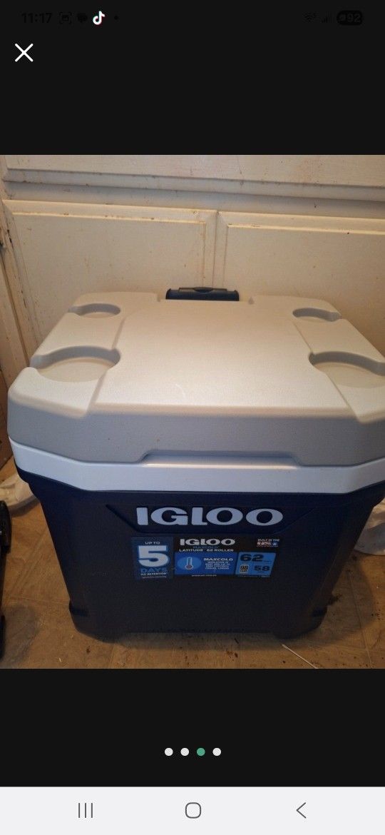 Igloo Roller Cooler