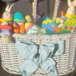 BE THE BUNNY ! JUMP INTO THIS EASTER BASKET !