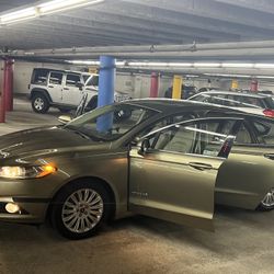 2013 Ford Fusion Hybrid Like New Loaded 