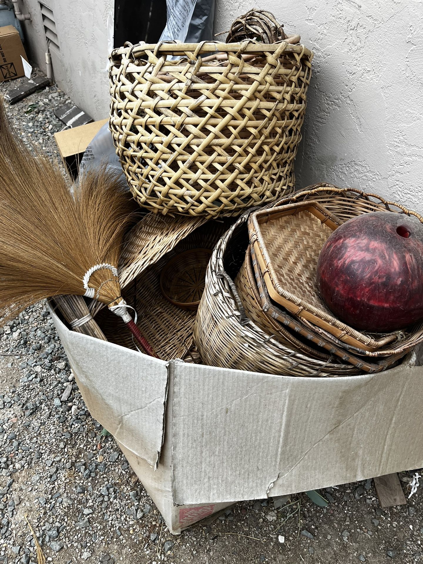 Free Baskets- Come Get Em lol
