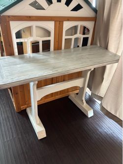 White wooden entry table