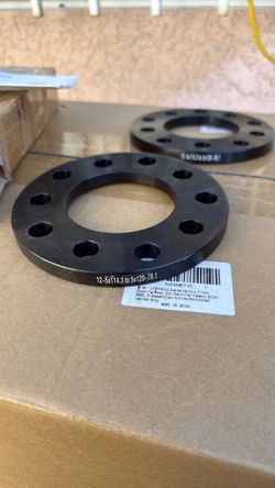 Universal wheel spacers