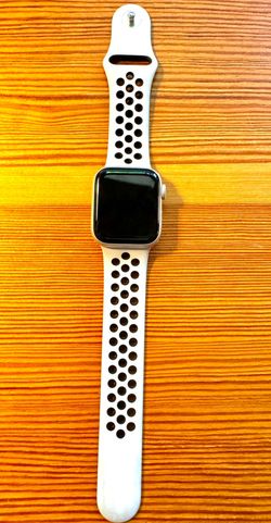 Apple Watch SE Nike 1st gen ( perfect condition )