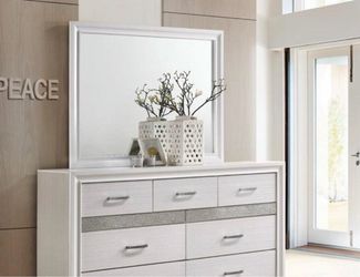 Coaster White Mirror for Dresser /Espejo para Cómoda.