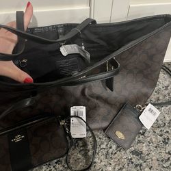 Large Coach Purse With Wallet & Id Badge Holder 