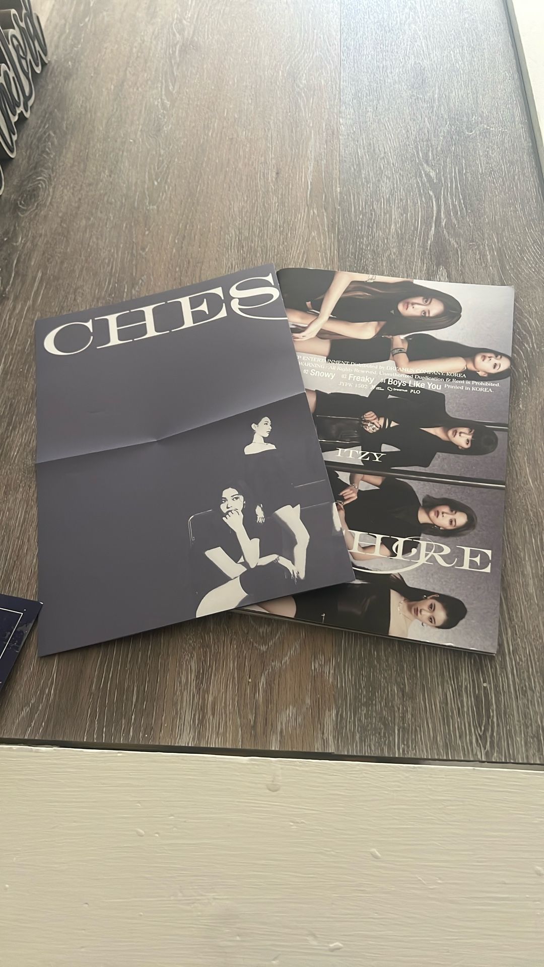 Itzy Book And Poster Kpop