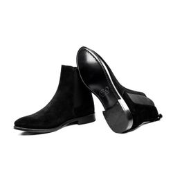 CLASSIC BLACK CHELSEA BOOTS