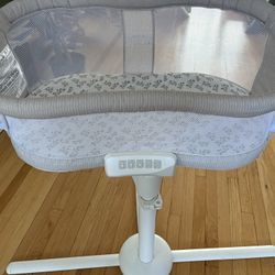 Halo Swivel Bassinet 